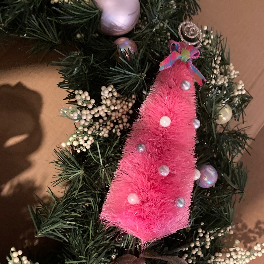 🎄Fuchsia Bottle Tree Holiday Wreath - Picture 3 of 5